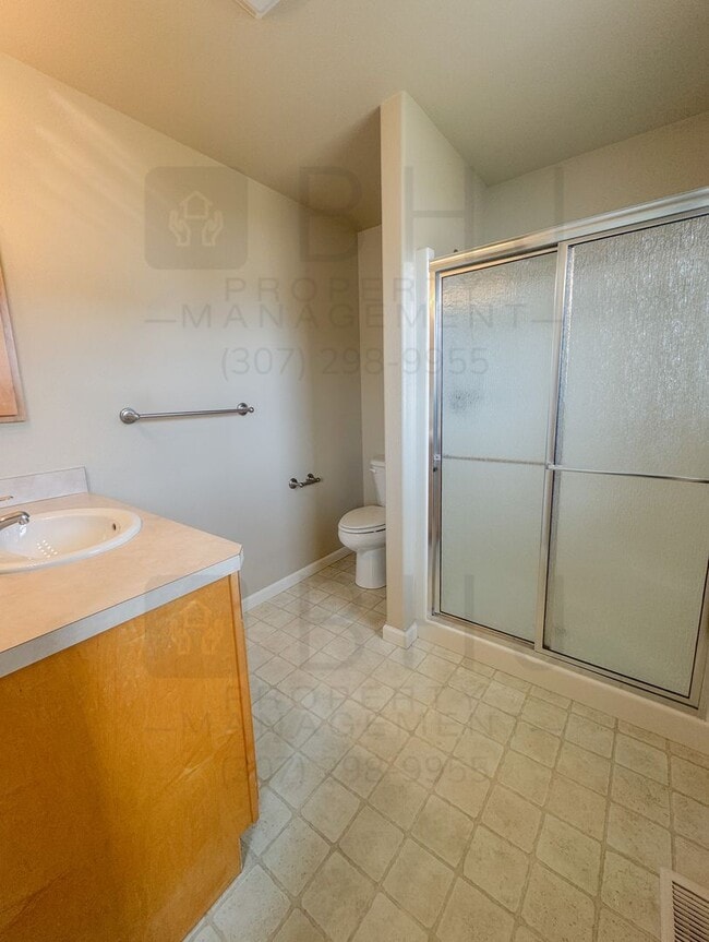 Building Photo - 2 Bed/ 2 Bath twin home in HOA community