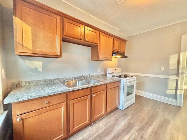 Building Photo - 215-217 Cedarwood Terrace