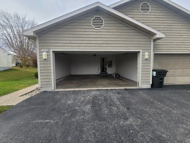 2 car garage - 113 W Meade Ave