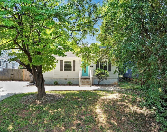 Building Photo - Lovely 2 Bed 1 Bath Bungalow Home in Charl...