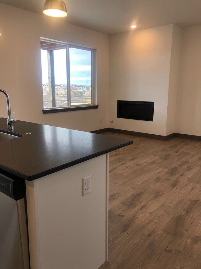 Building Photo - Two Story Town-Home! 3 Bedroom/ 2.5 Bath + 2nd Living Room! Oversized Rooms