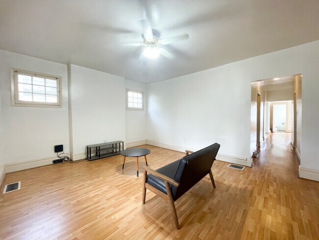 Primary Photo - 5806 Hobart St