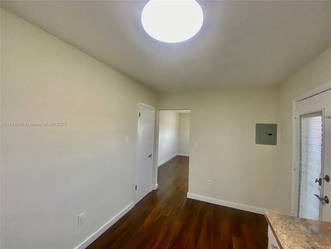 Building Photo - 1168 SW 3rd St