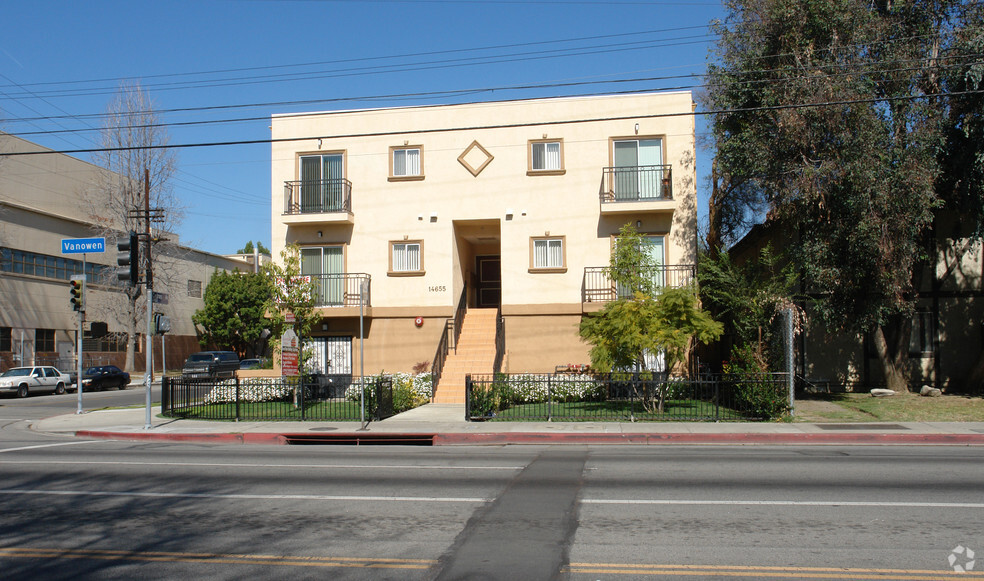 Building Photo - 14655 Vanowen St