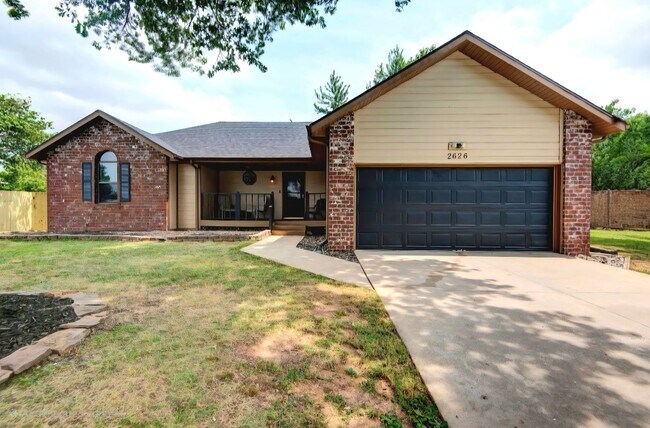 Primary Photo - 4 bedrooms / 2 bathrooms / Privacy Fence /...