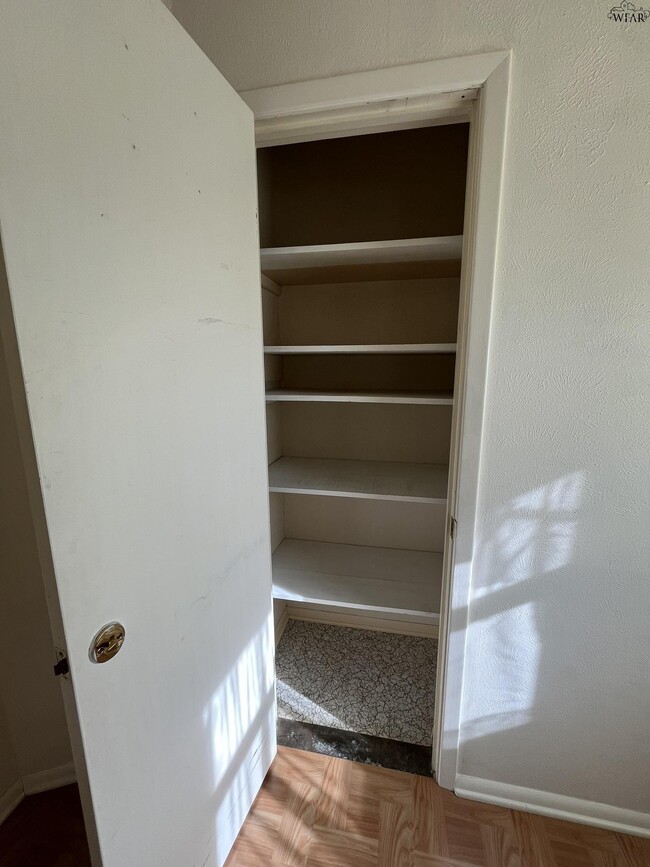 Building Photo - 4723 N Shore Dr