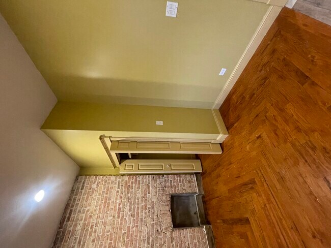 Building Photo - 3341 W Walnut St