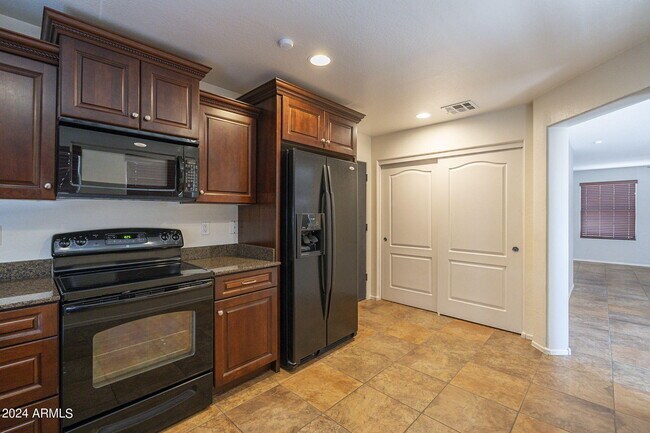 Building Photo - 2873 E Bart St