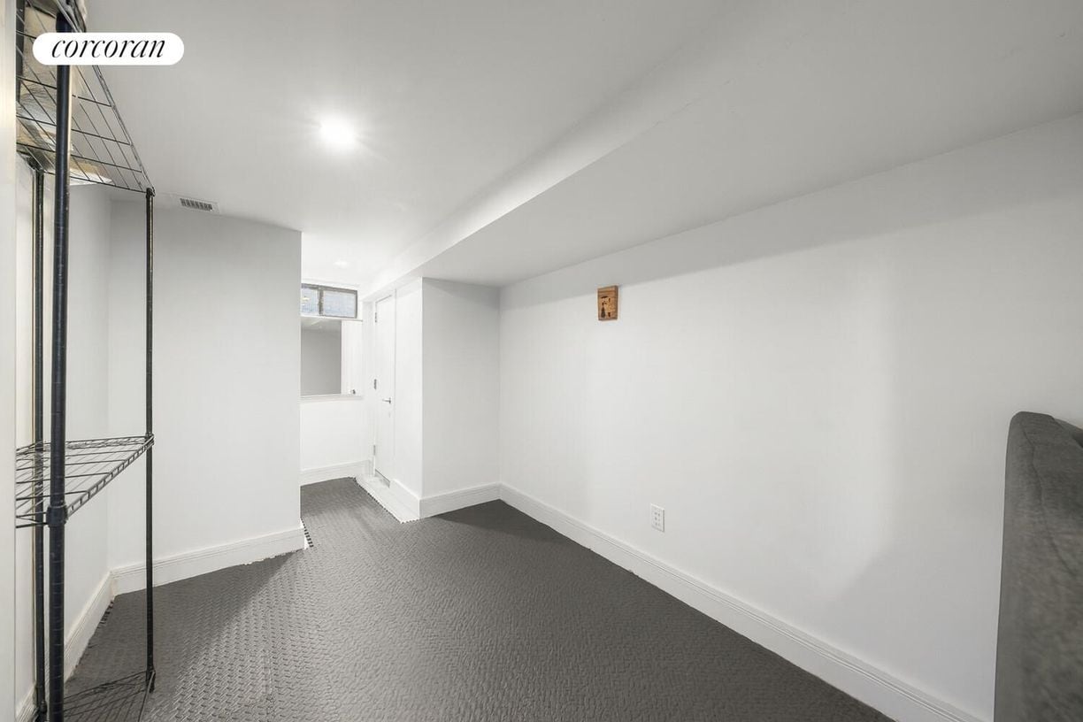 Building Photo - 215 Lewis Ave