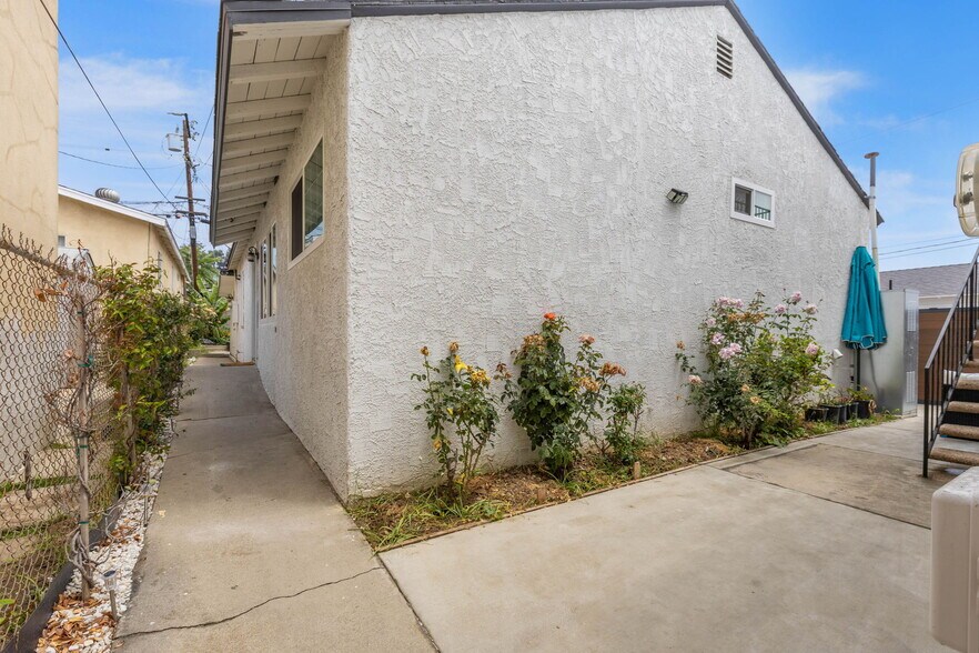 Building Photo - 4235 Folsom St