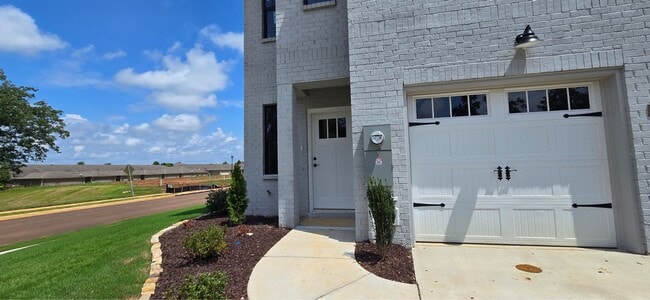 Building Photo - 71 SW She Oak Dr