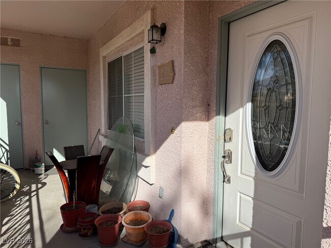 Building Photo - 401 Amber Pine St