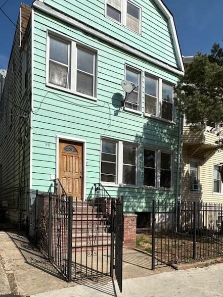 Building Photo - 98 Van Nostrand Ave
