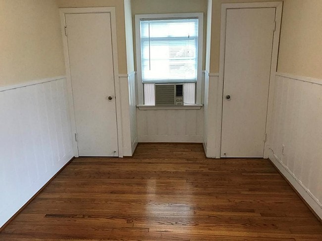 Building Photo - 2504 Kingston St