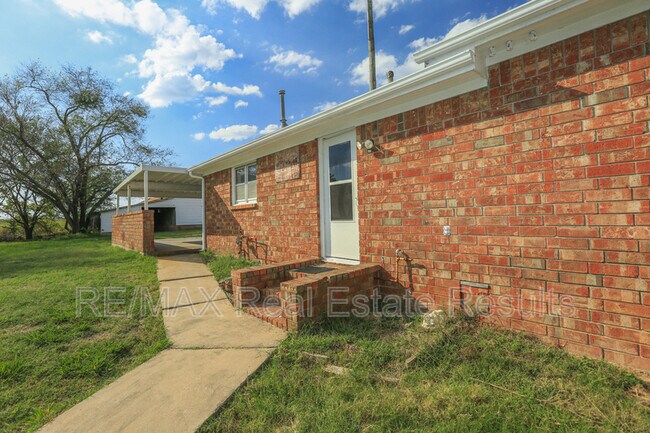 Building Photo - 1741 E 1st Ave