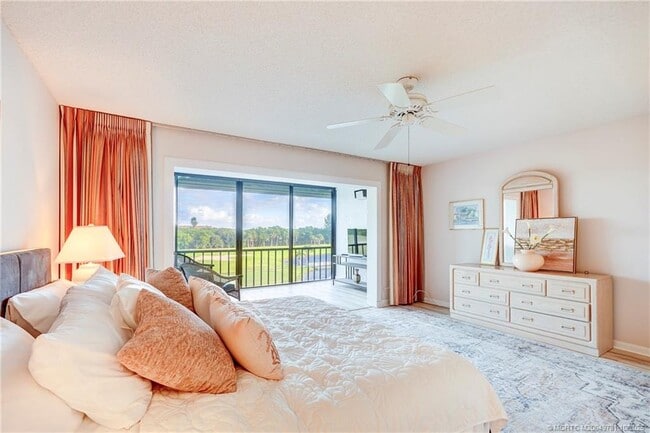 Building Photo - 5532 NE Gulfstream Way