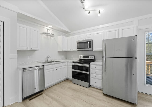 Building Photo - 114 Wayne Ave