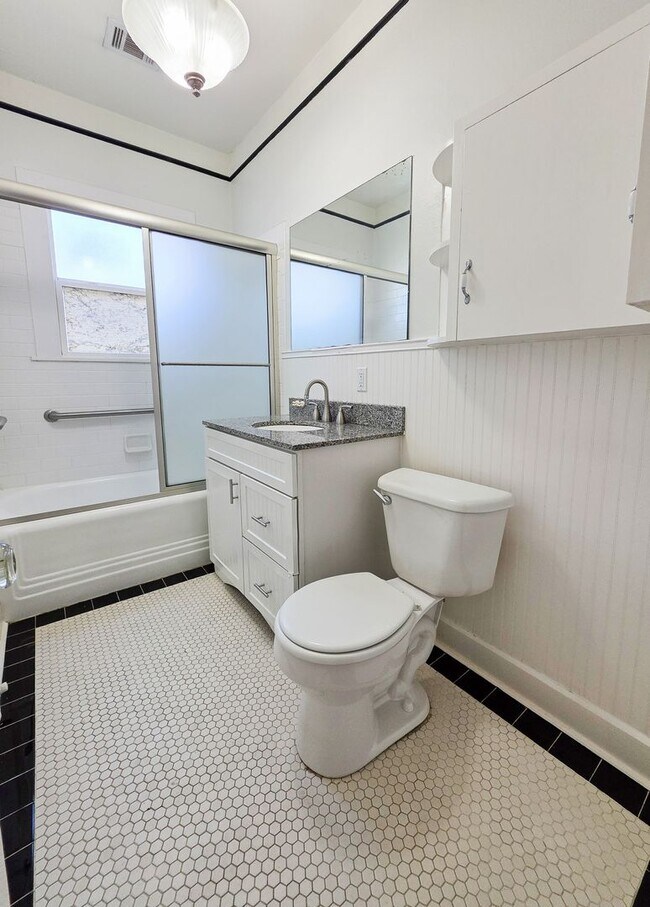 Building Photo - 3901 Red River St