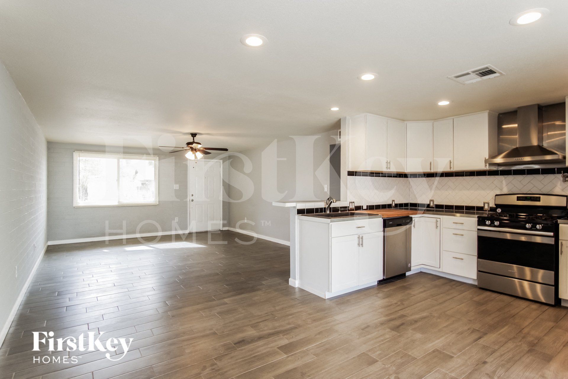 Building Photo - 3460 E Presidio Rd