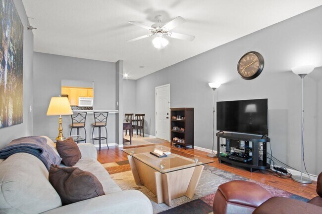 Building Photo - Easy living Condo with 1 car garage!