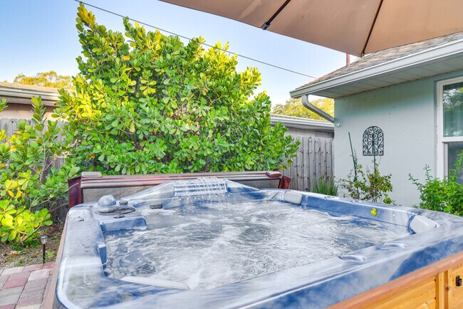 Building Photo - 7100 6th Ave N