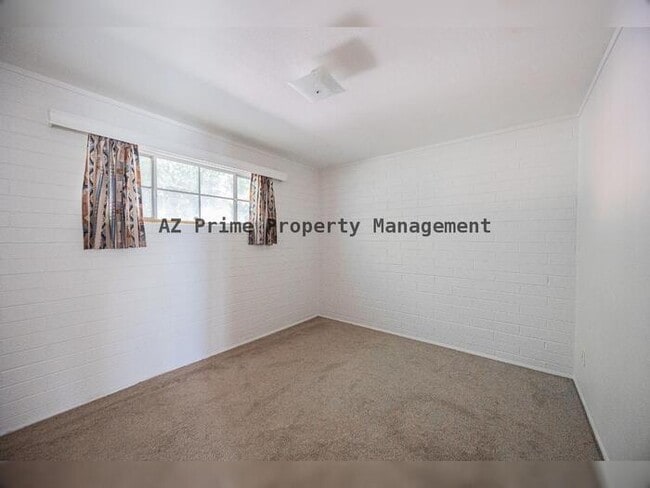 Building Photo - 530 W 15th St