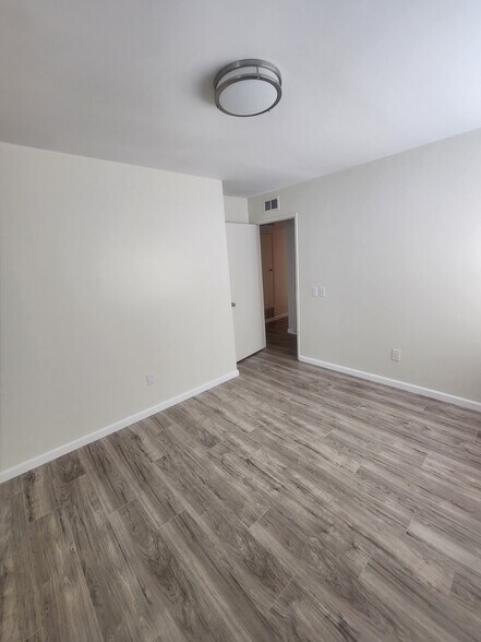 Building Photo - 820 N Kathleen Ln