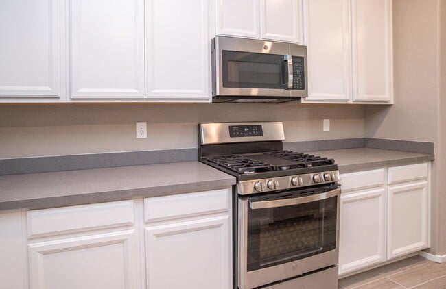 Building Photo - COMING SOON!! GorgeousTownhome in Summerlin