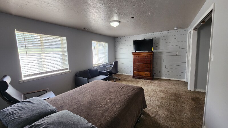 Building Photo - 8543 Poison Oak Dr