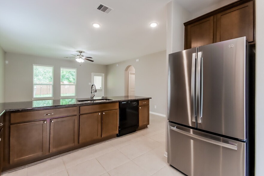 Building Photo - 614 Companion Dr