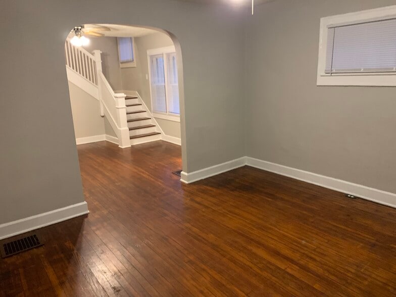 Building Photo - 813 N Bancroft St