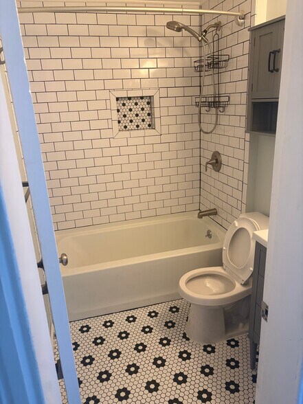 Bath - 316 1/2 Webster Ave
