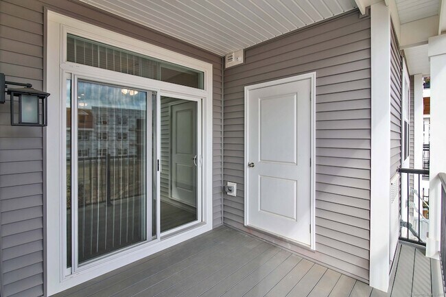 Building Photo - 280 Salmon Brook St