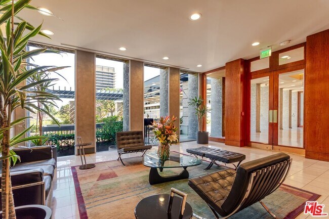 Building Photo - 800 W 1st St