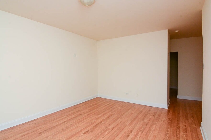 Building Photo - 2600 N Kimball Ave