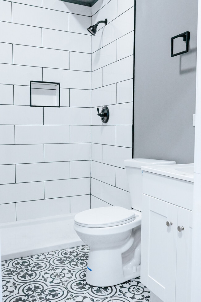 Building Photo - 3015 W 19th St