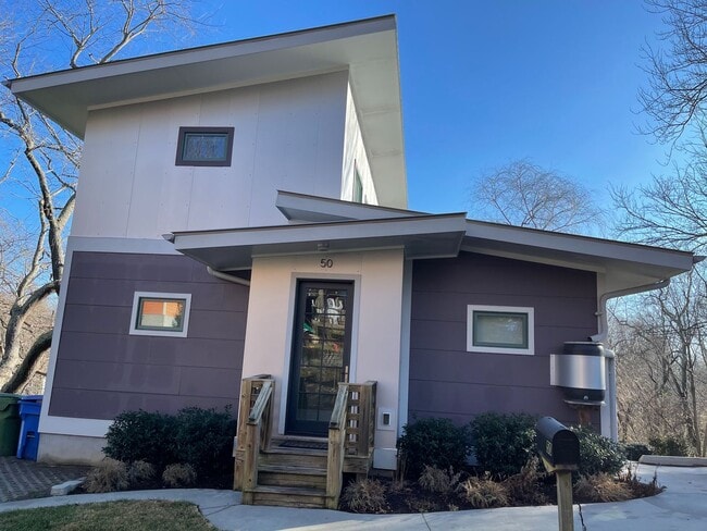 Building Photo - West Asheville, Green Built,  4 Bedroom, 4 Bathrooms. Two separate  living areas.