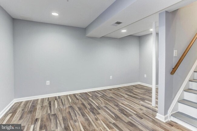 Building Photo - Spacious single family home with full basement