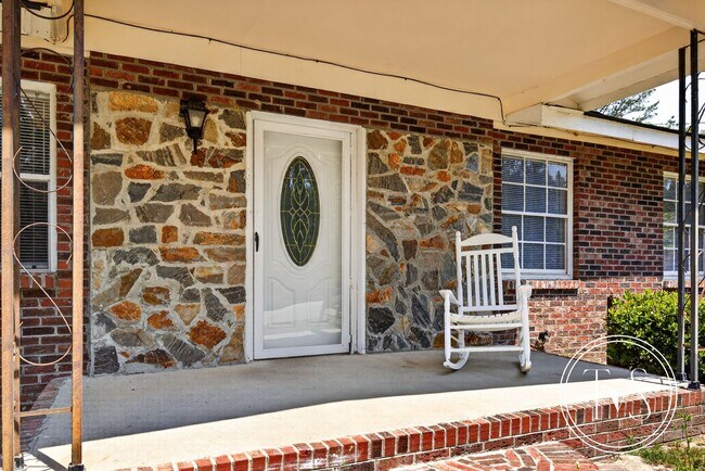 Building Photo - 113 Elm St