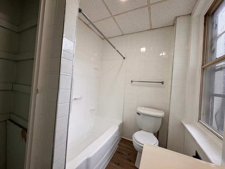 Building Photo - 142 S Union St