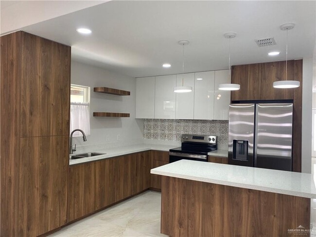 Building Photo - 17 Toni Ln