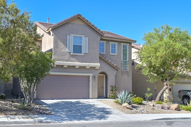Building Photo - NW!!! 4 bedrooms!!! Pool and Spa!!! All ti...