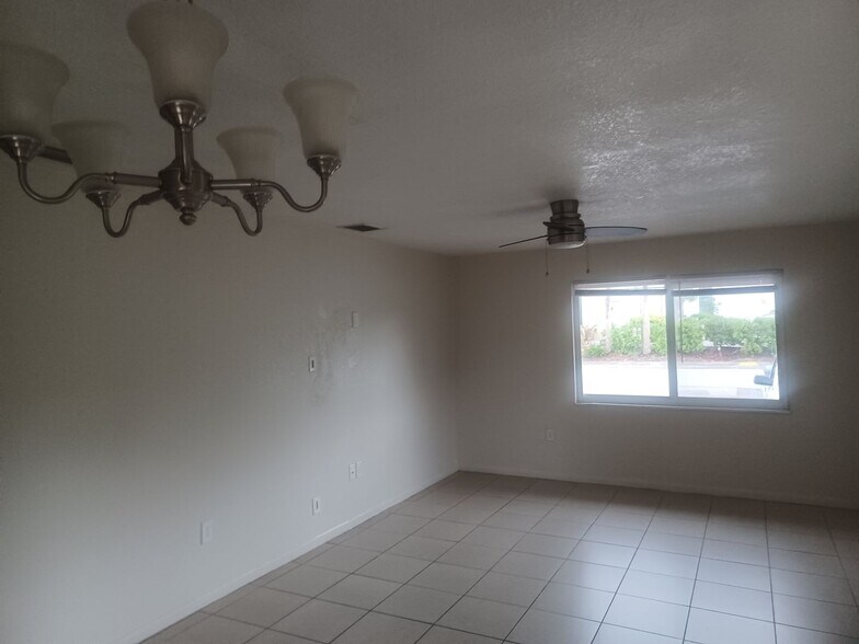 Building Photo - 4808 Lucaya Dr