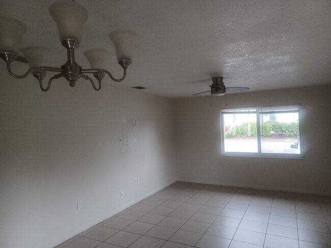 Building Photo - 4808 Lucaya Dr