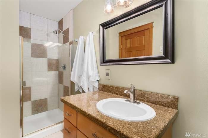 Building Photo - 1915 24th Ave S