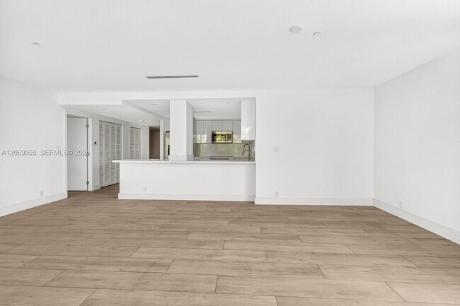 Building Photo - 251 Crandon Blvd