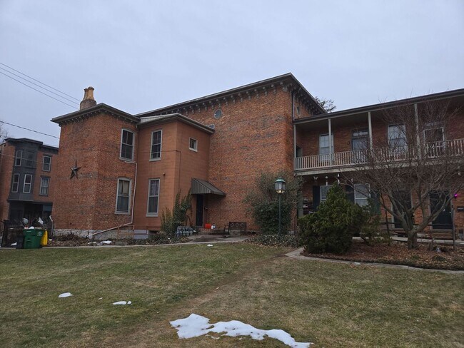 Building Photo - SOLD 5/15/26-127 Lincoln Way W