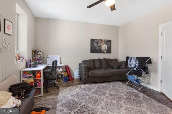 Building Photo - 162 Richmond St