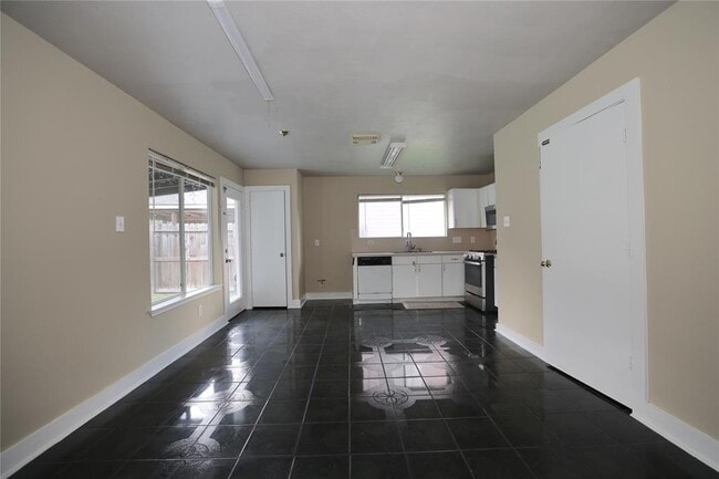Building Photo - 5115 Summit Lodge Dr