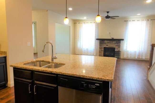 Building Photo - 210 Windthistle Dr